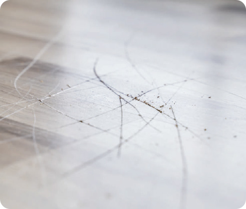 WYSOKA ODPORNOŚĆ NA ZARYSOWANIA WYSOKA ODPORNOŚĆ NA ZARYSOWANIA